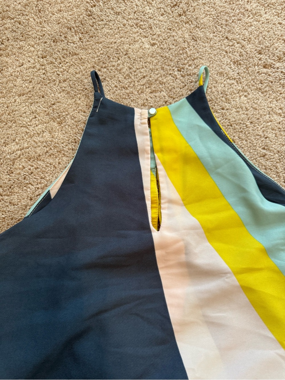 Pants Store Abstract Tie-Front Tank Top - Picture 4 of 9